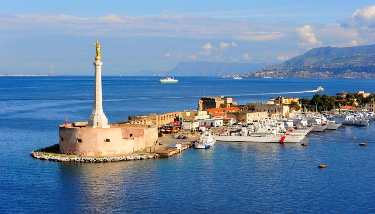 Erre Apartment Messina Esterno foto